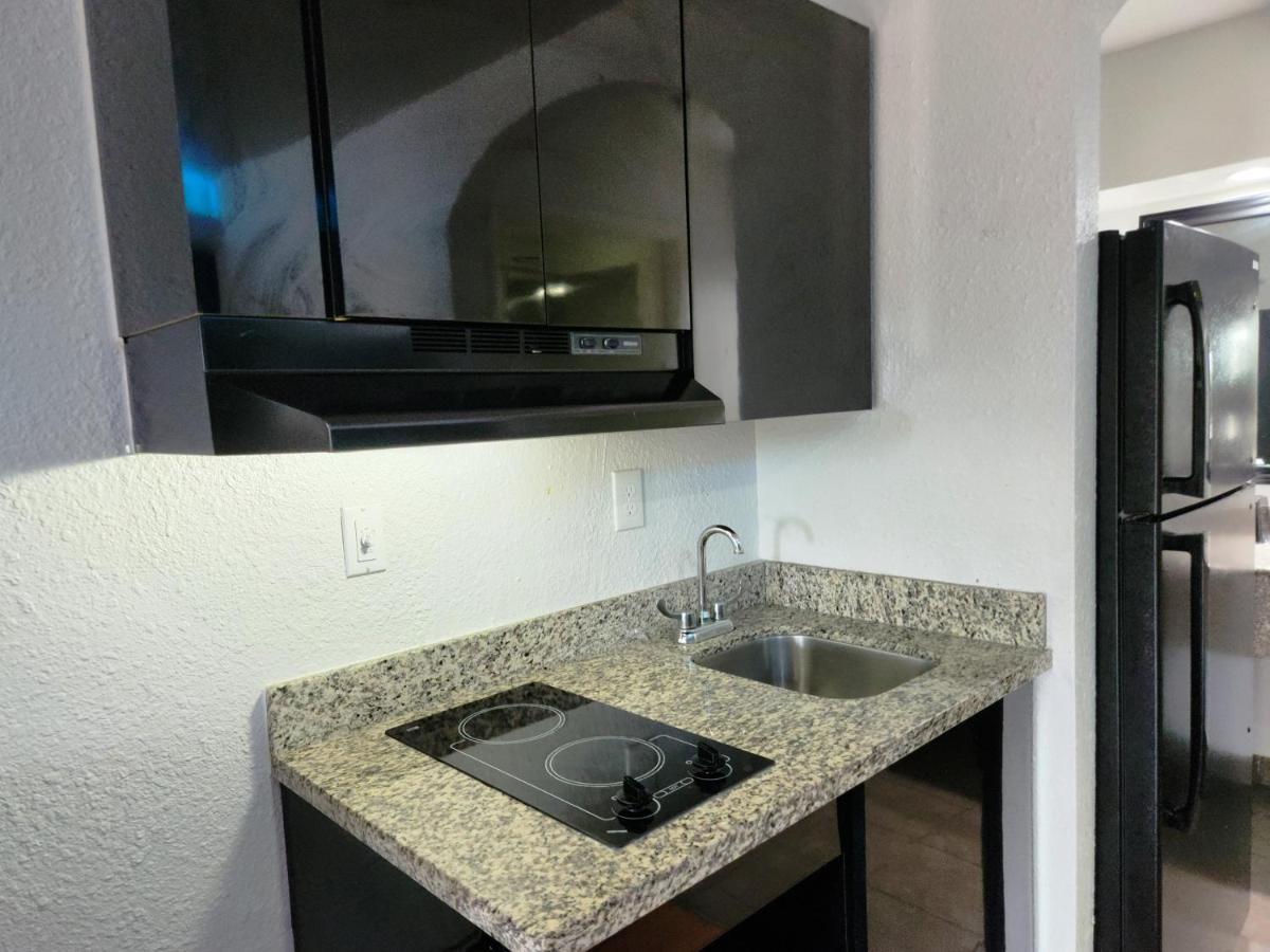Express Inn Tomball Extérieur photo